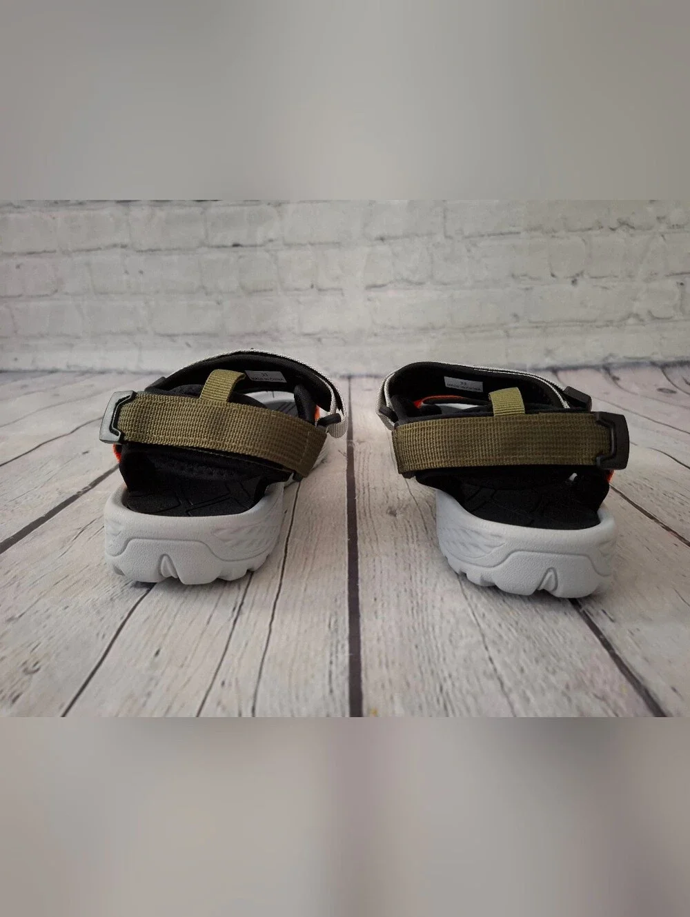NWOT Kids Sandals With Adjustable Straps - 3